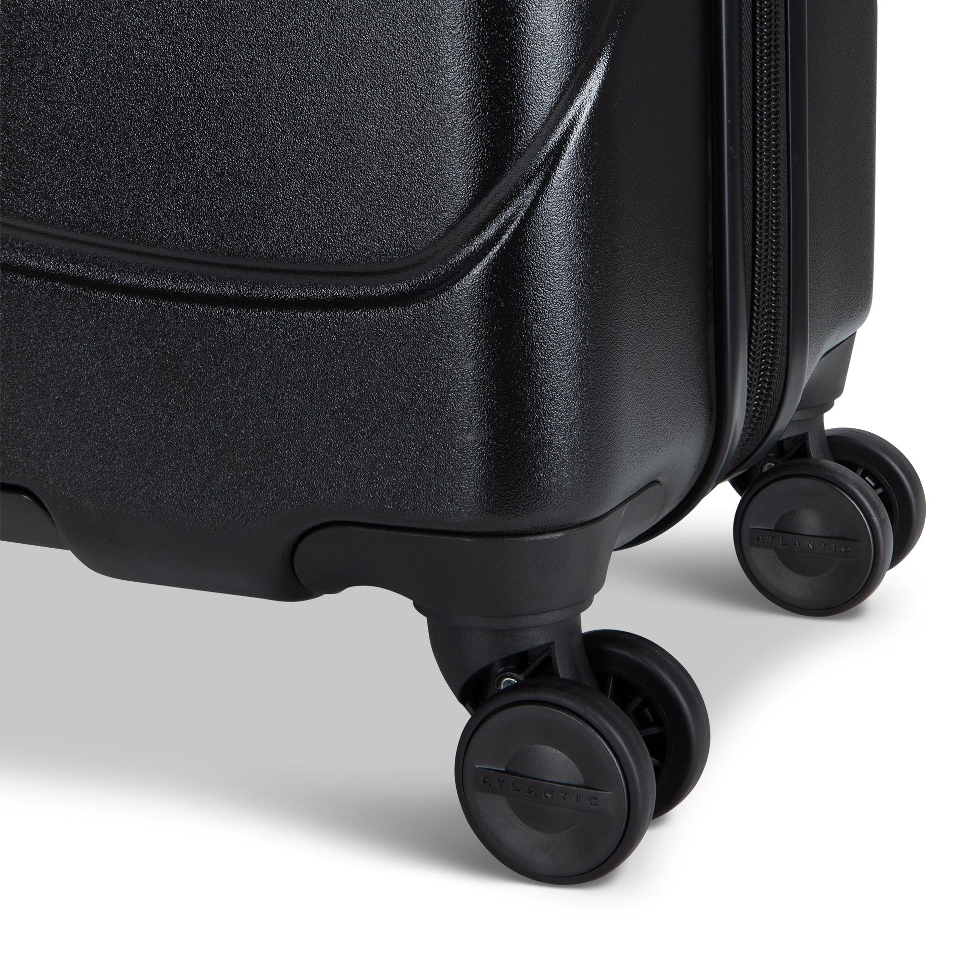Atlantic Luggage Atlantic Transmarine 24" Expandable Upright Luggage
