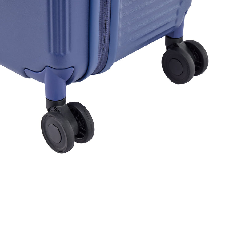 Explorer Luggage Explorer Axis Medium Luggage