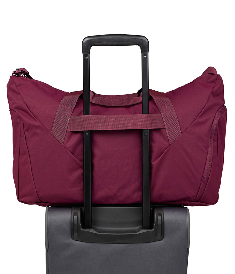 Jansport Duffles Cherry Lacquer JanSport Recharge Gym Bag Large - Cherry Lacquer