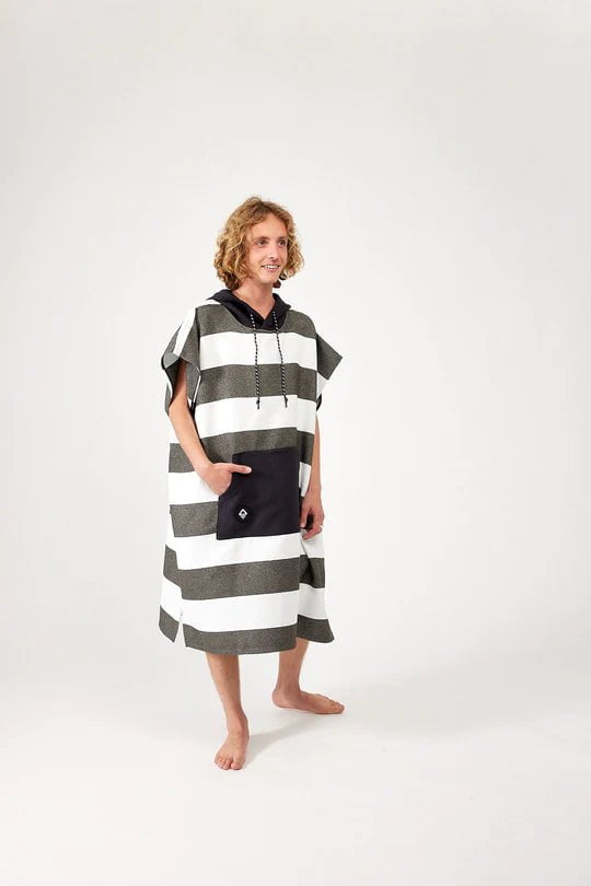 Nomadix Apparel Nomadix Changing Poncho - Stripes Noll Black