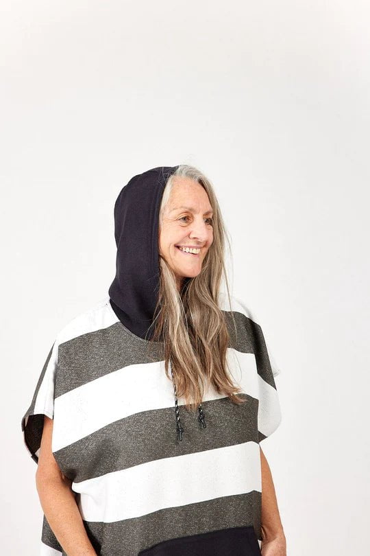 Nomadix Apparel Nomadix Changing Poncho - Stripes Noll Black