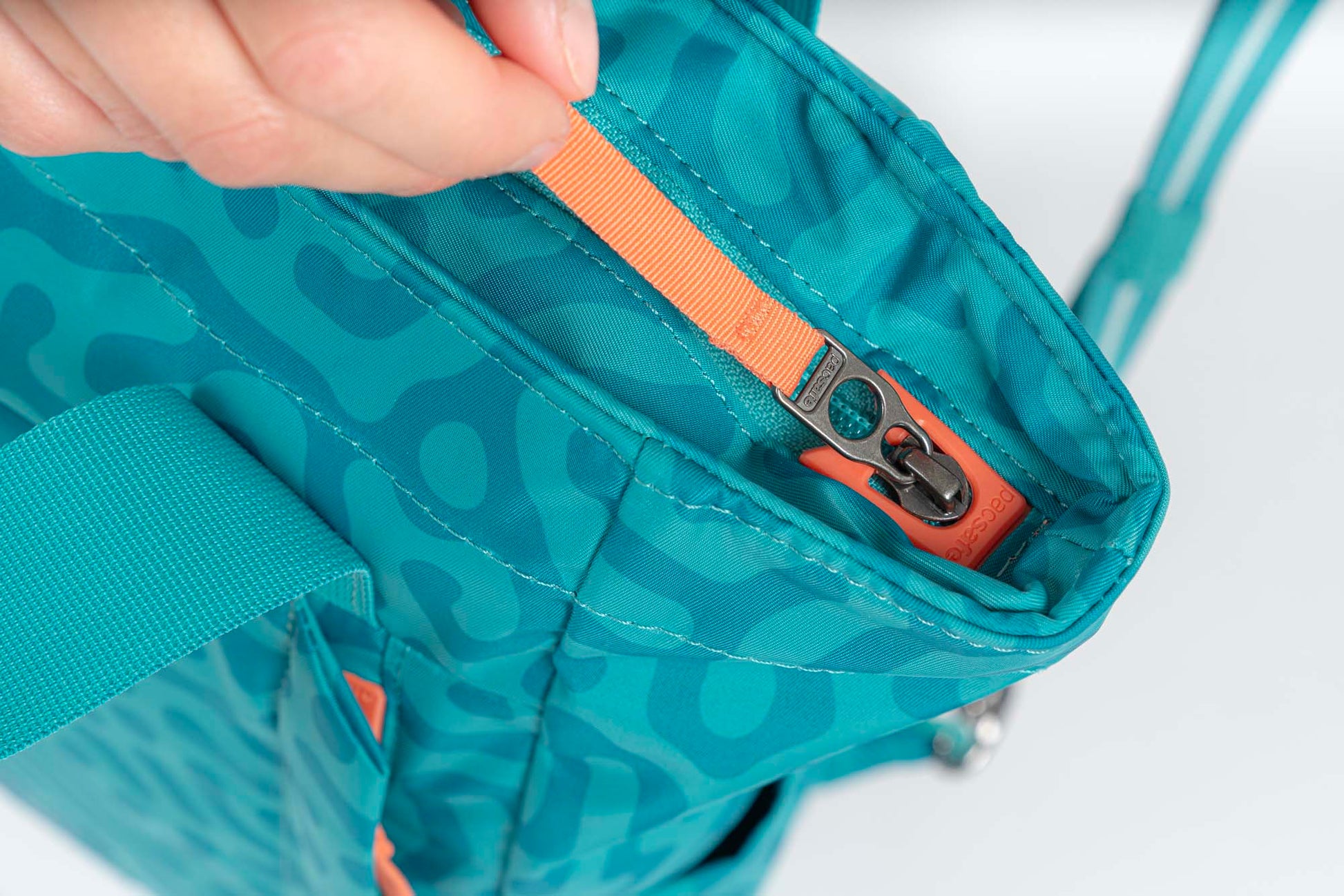 Pacsafe Backpacks Pacsafe GO Anti-Theft Totepack