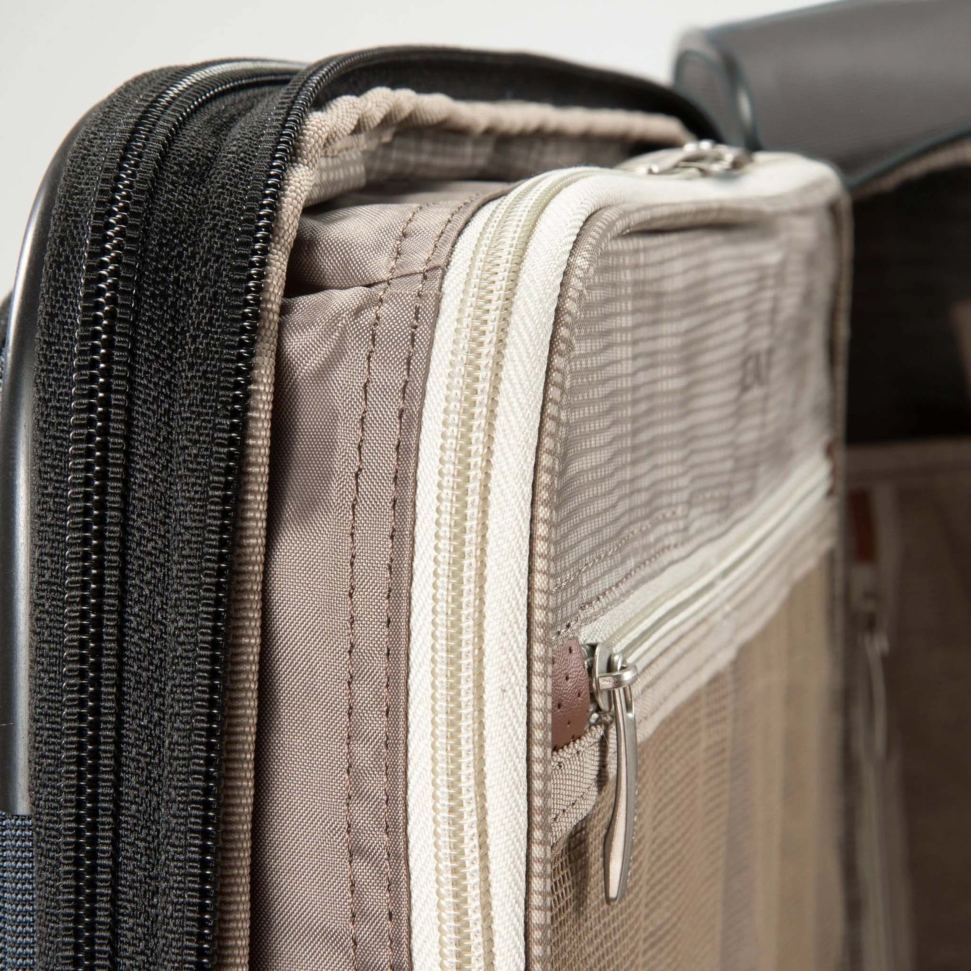Ricardo Beverly Hills Luggage Ricardo Beverly Hills Montecito 3.0 Softside 21" Carry-On Luggage