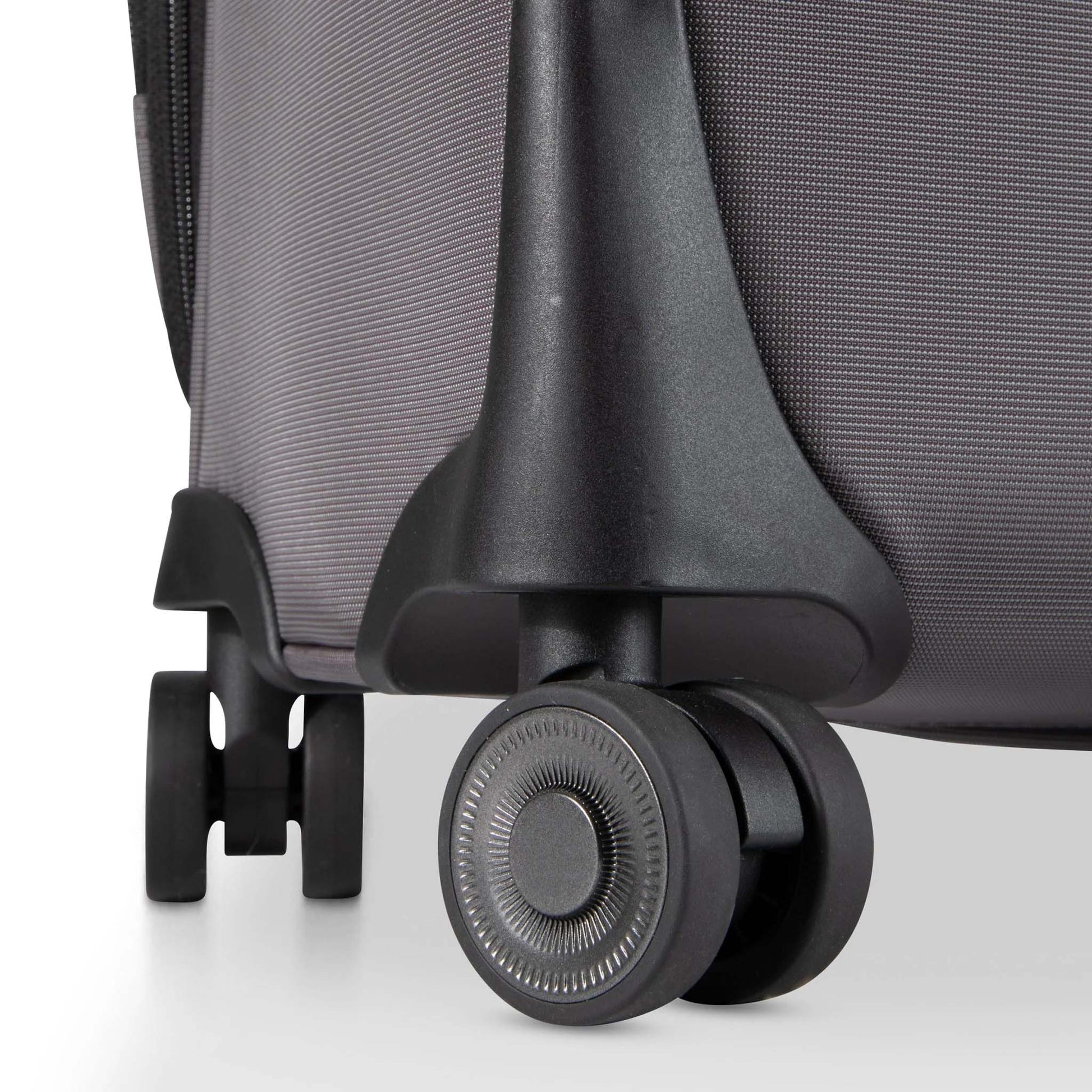 Ricardo Beverly Hills Luggage Ricardo Beverly Hills Montecito 3.0 Softside 25.75" Medium Luggage