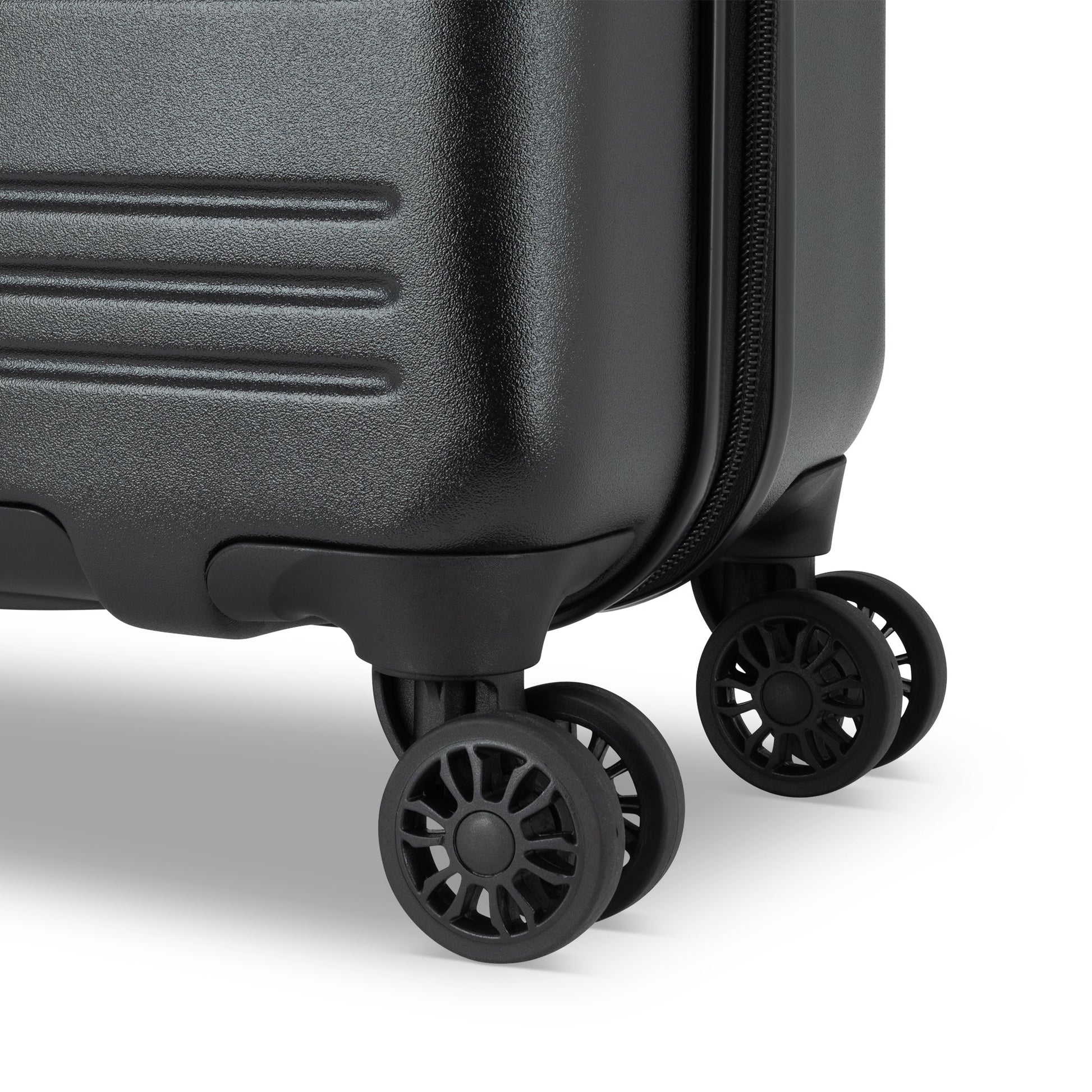 Roots Luggage Roots Chalet Spinner Carry-On Luggage