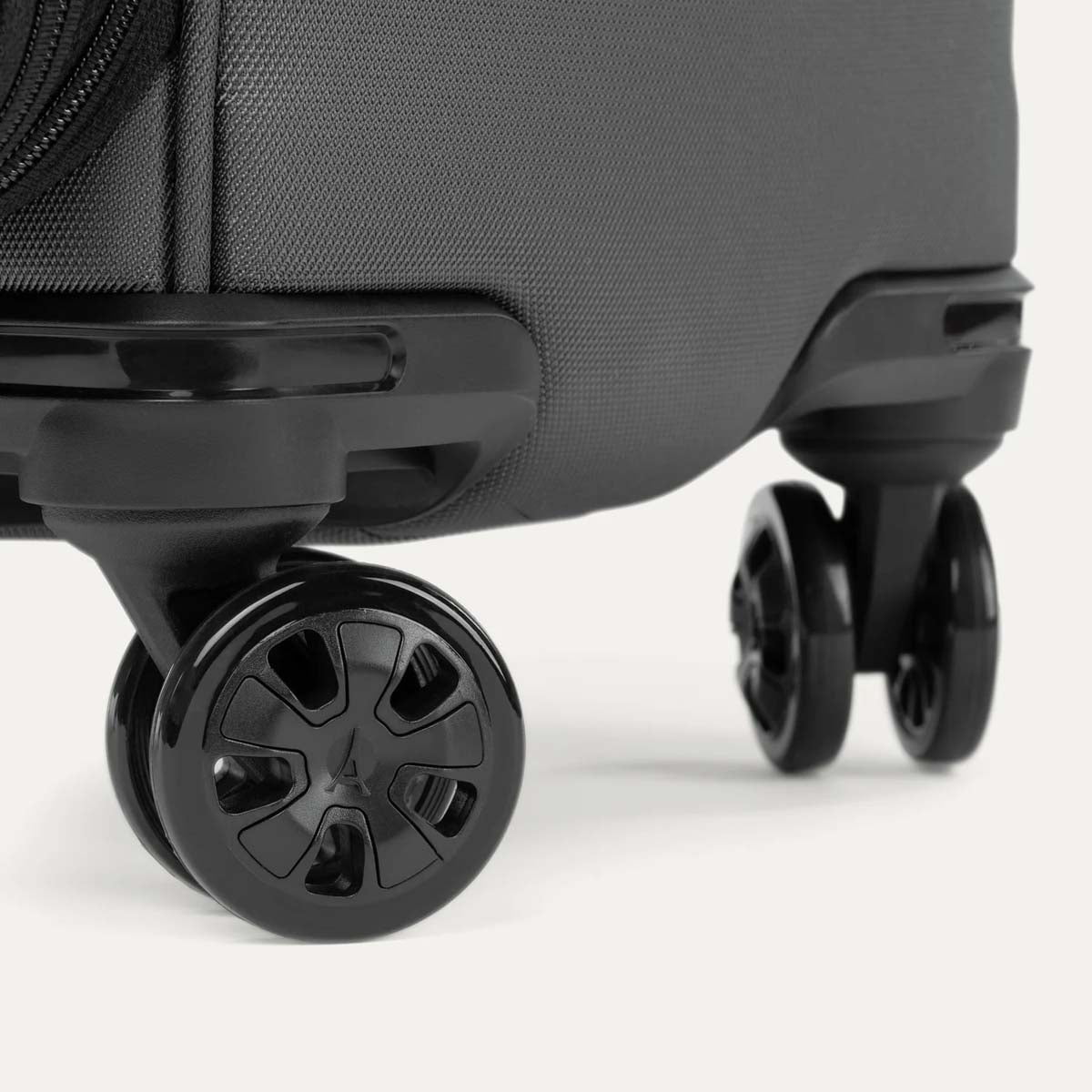 Travelpro Luggage Travelpro Crew Classic Medium Check-in Expandable Spinner Luggage