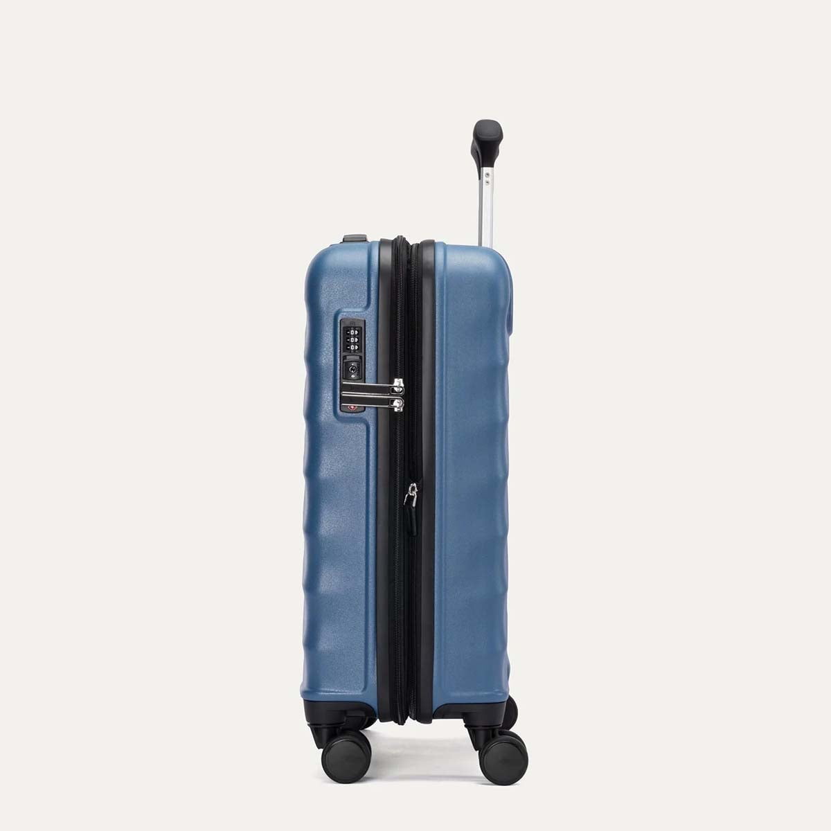 Travelpro Luggage Travelpro Maxlite Air V2 International Carry-On Hardside Spinner