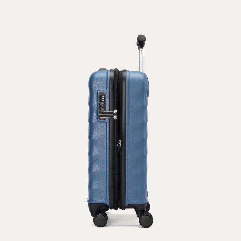 Travelpro Luggage Travelpro Maxlite Air V2 International Carry-On Hardside Spinner