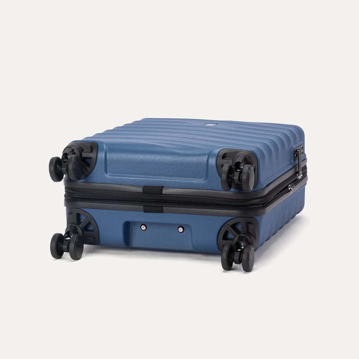 Travelpro Luggage Travelpro Maxlite Air V2 International Carry-On Hardside Spinner