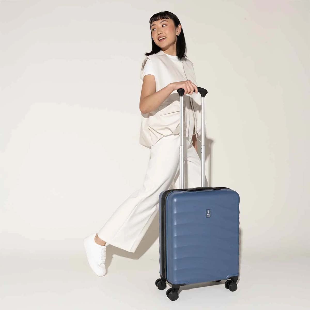 Travelpro Luggage Travelpro Maxlite Air V2 International Carry-On Hardside Spinner