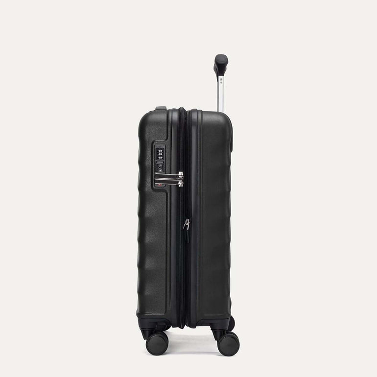 Travelpro Luggage Travelpro Maxlite Air V2 International Carry-On Hardside Spinner