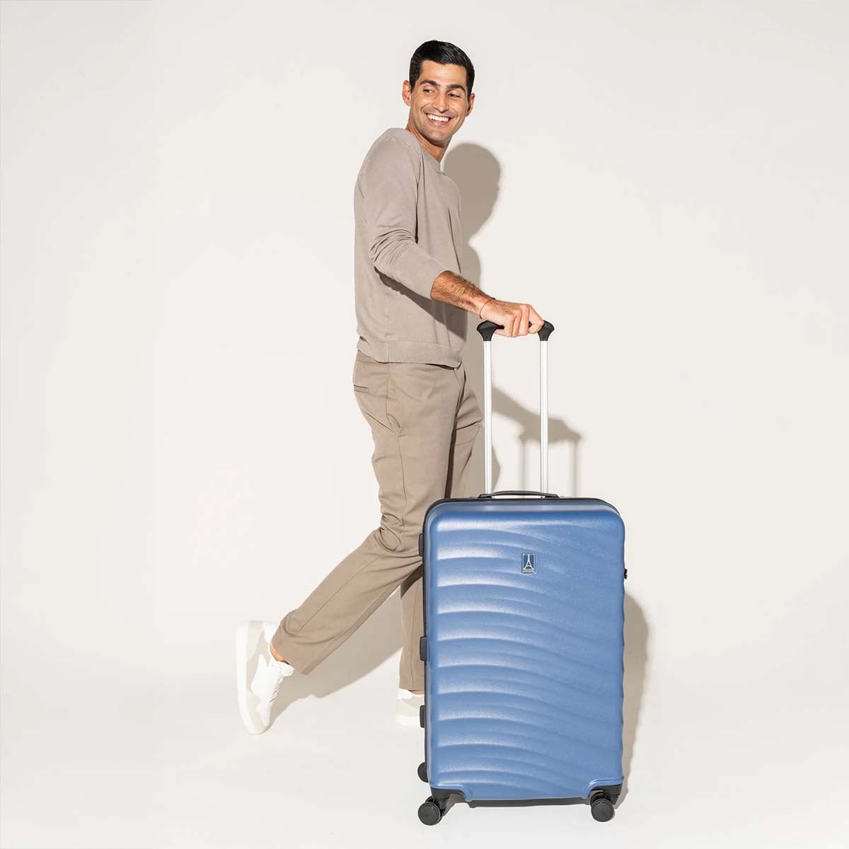 Travelpro Luggage Travelpro Maxlite Air V2 Medium Check-In Hardside Spinner