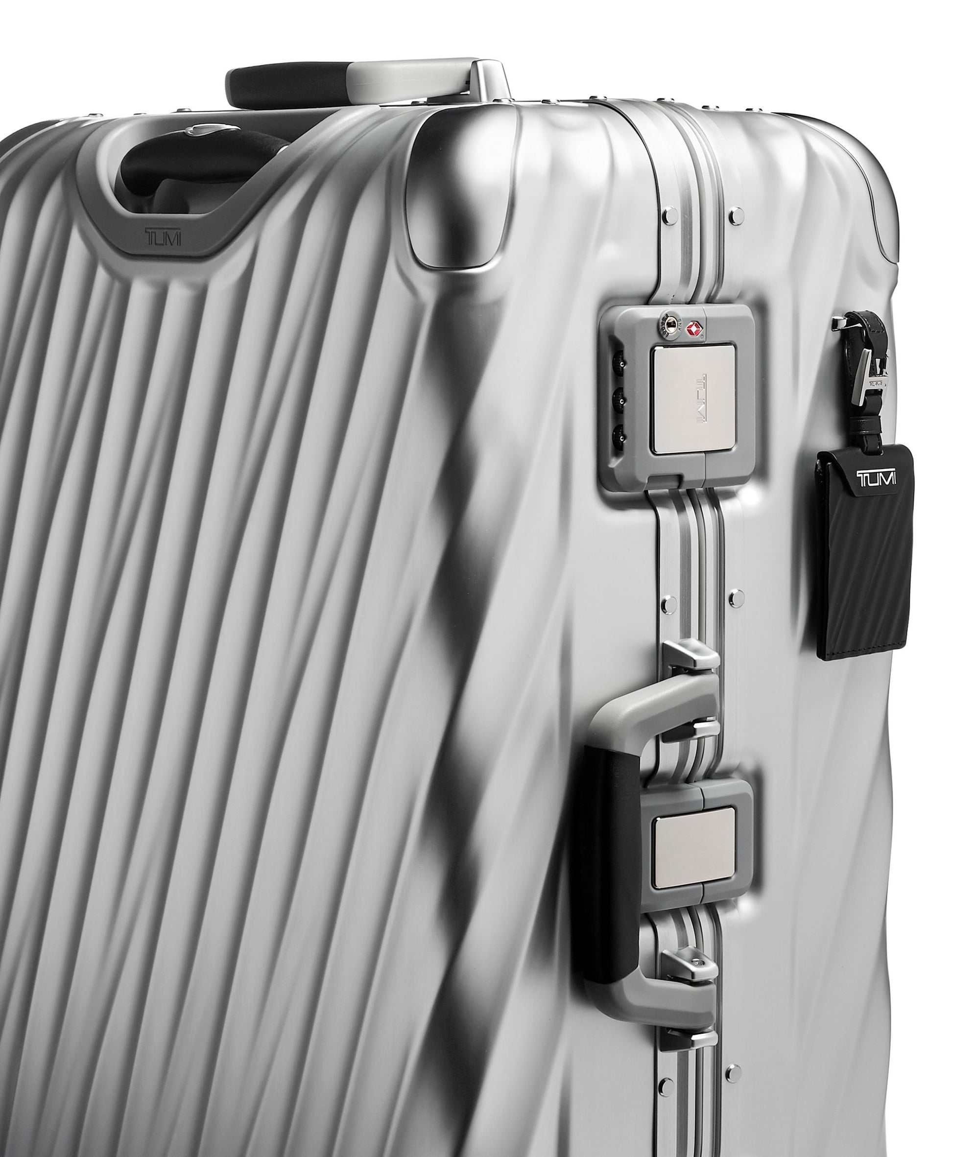 Tumi Luggage Tumi 19 Degree Aluminum Short Trip Packing Case Medium Luggage